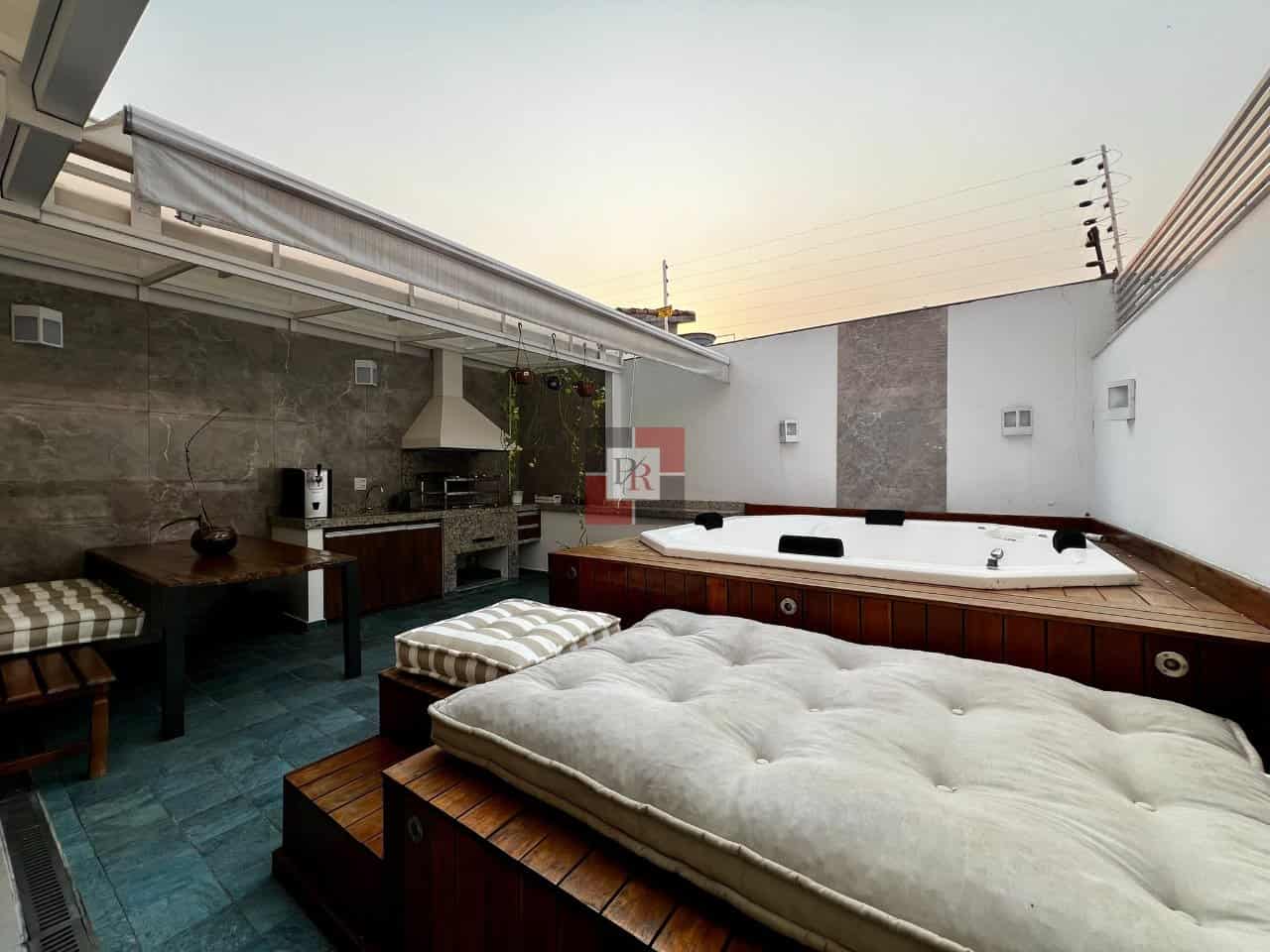 Casa no Condomínio Guainumbis - foto de fundo