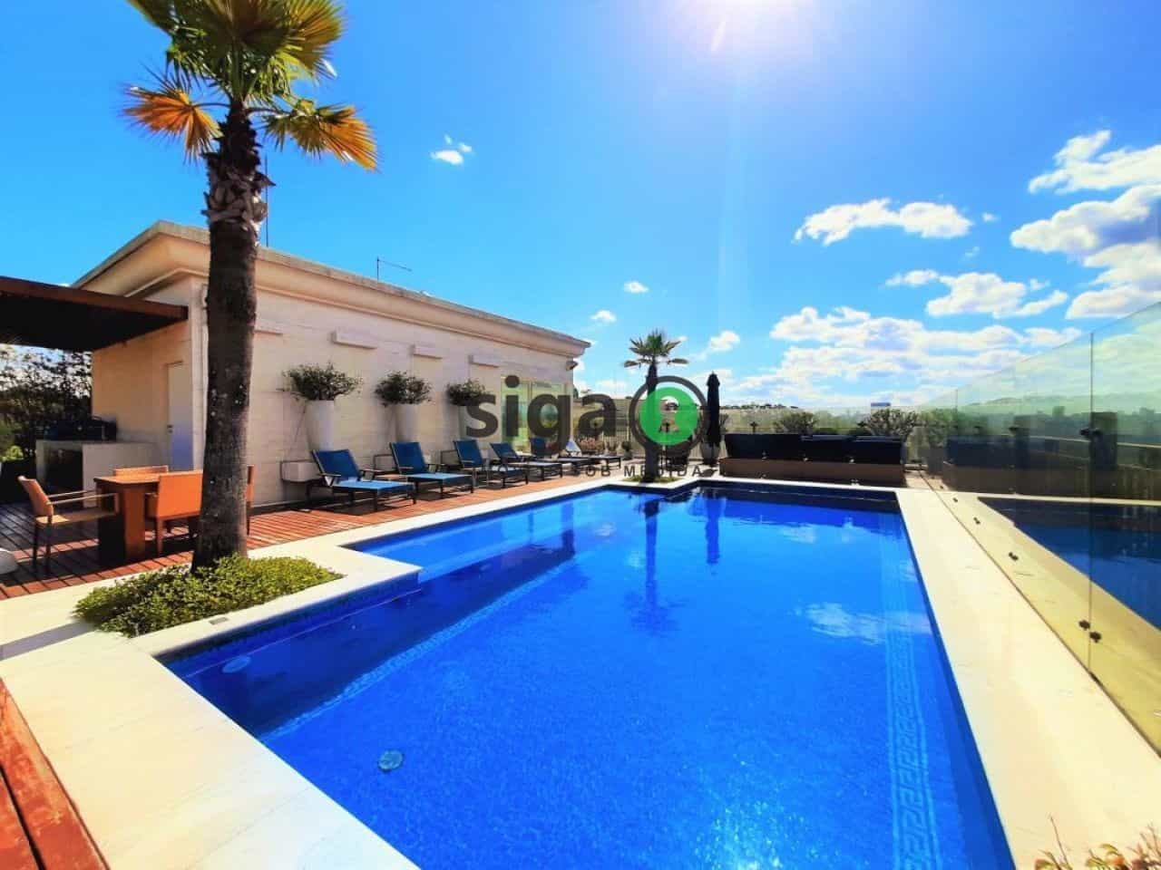 Condomínio Rua Albertina de Oliveira Godinho 105 - foto de fundo