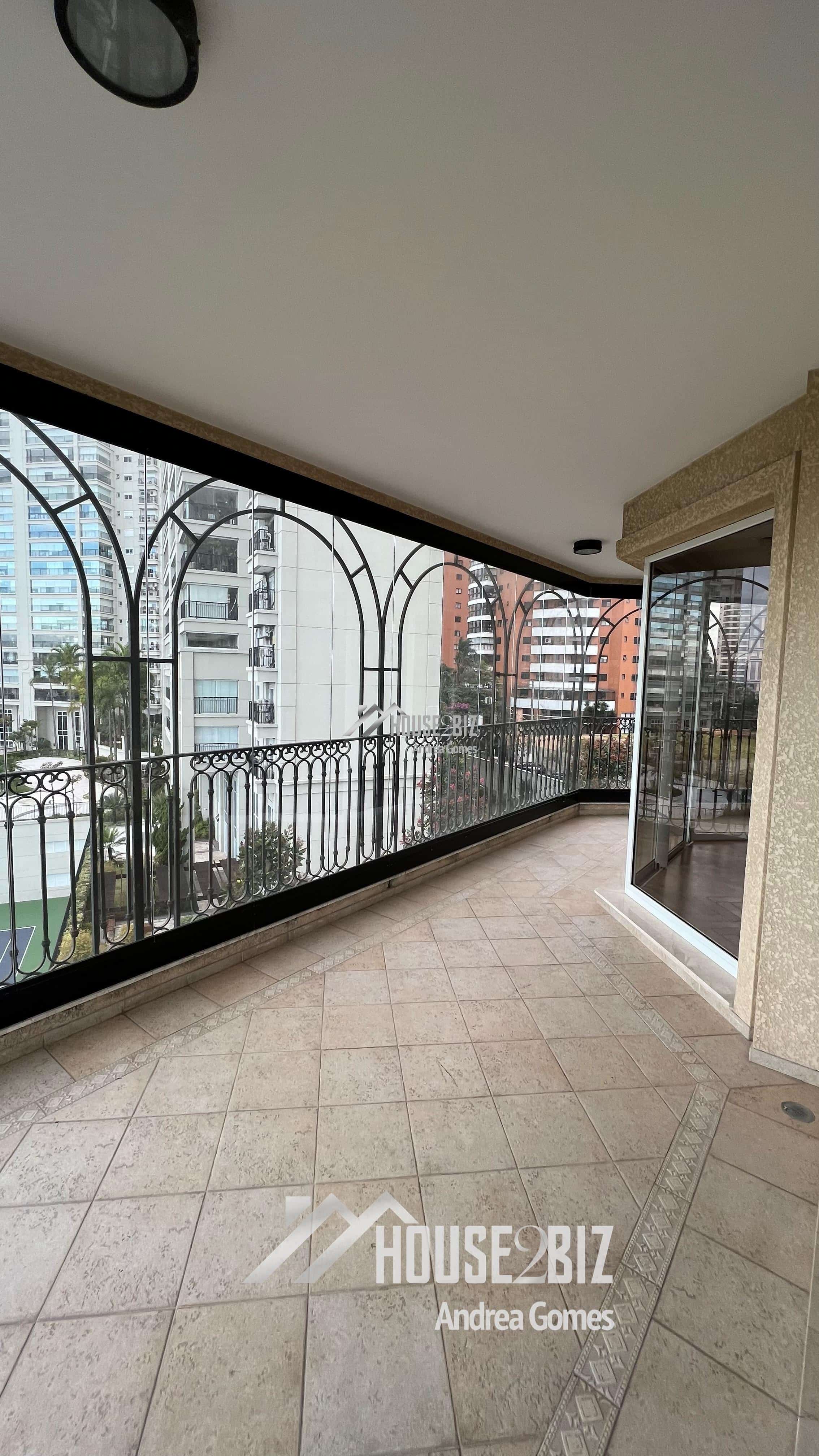 Edificio Caroline Mahal Varanda