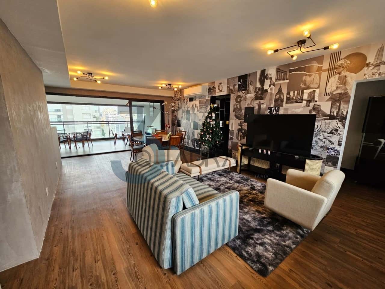 1300 Jurupis Sala de estar