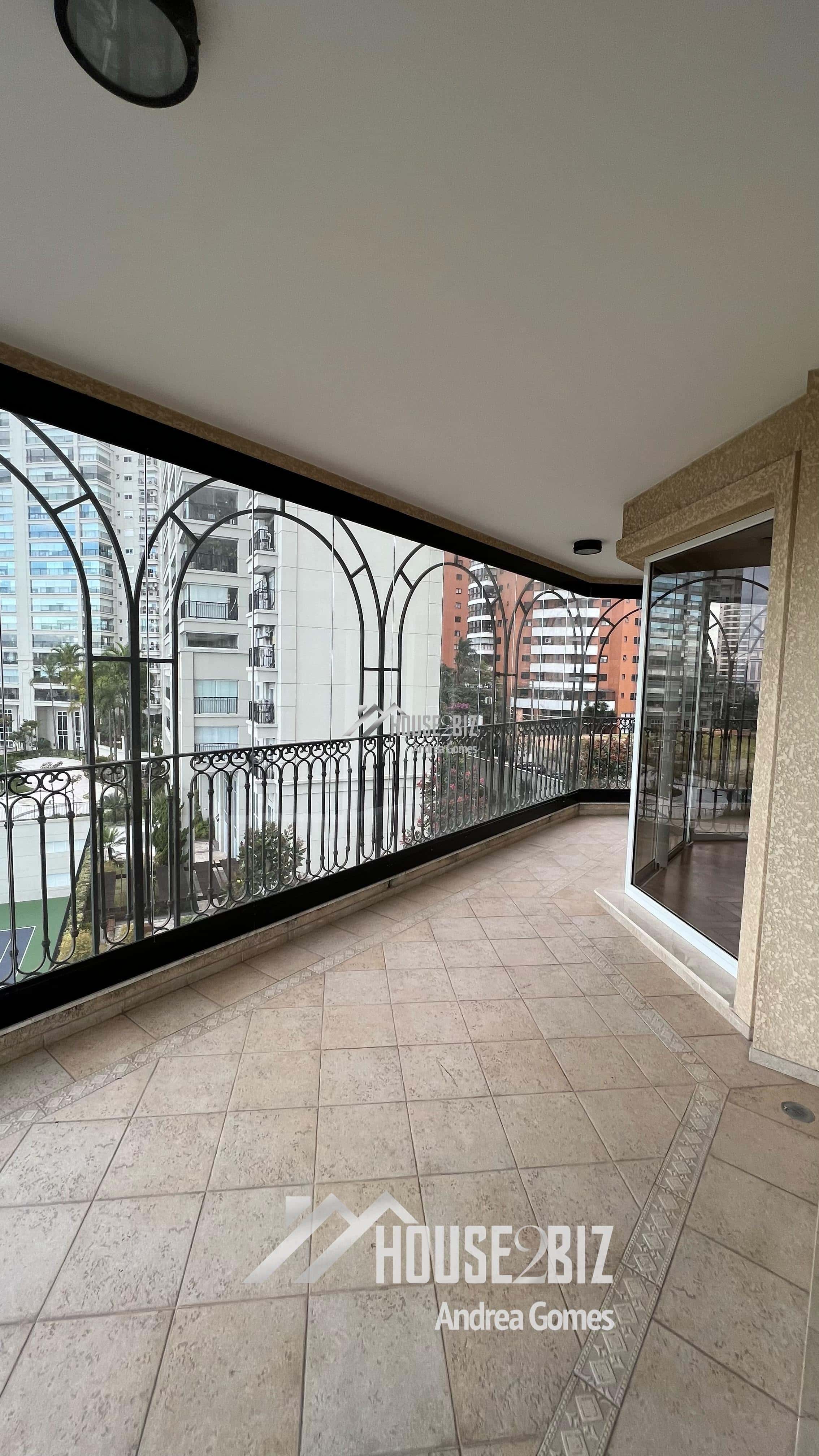 Edificio Caroline Mahal Varanda