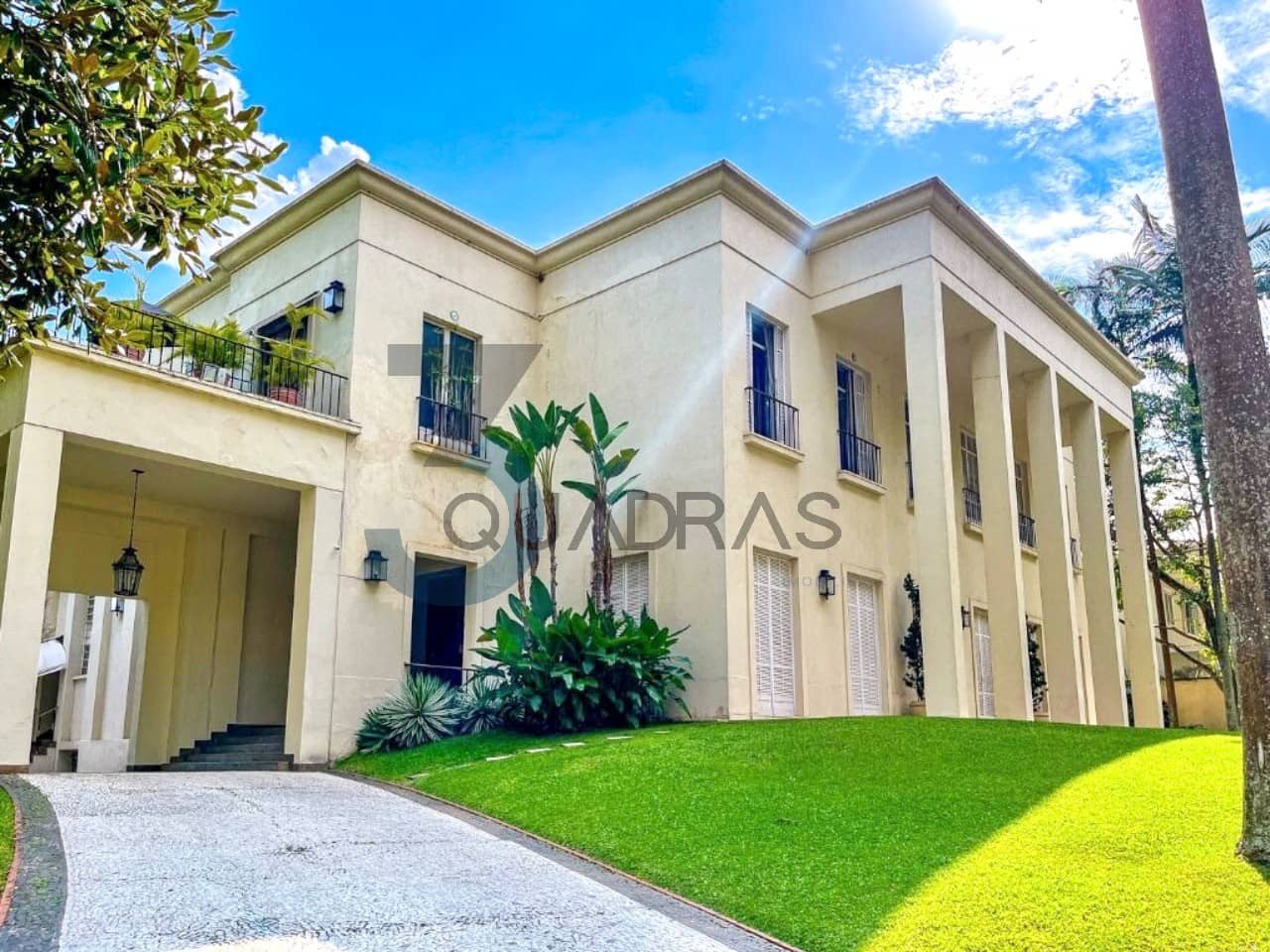 Casa a venda Praça Nicolau Scarpa - foto principal