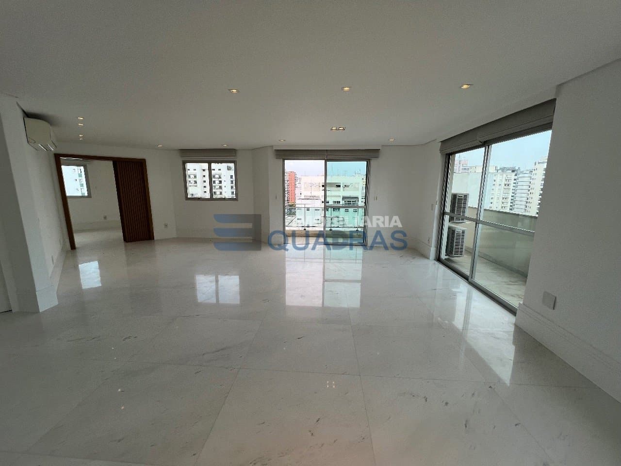 Condomínio Cond Edifício Villa Medicis - foto principal