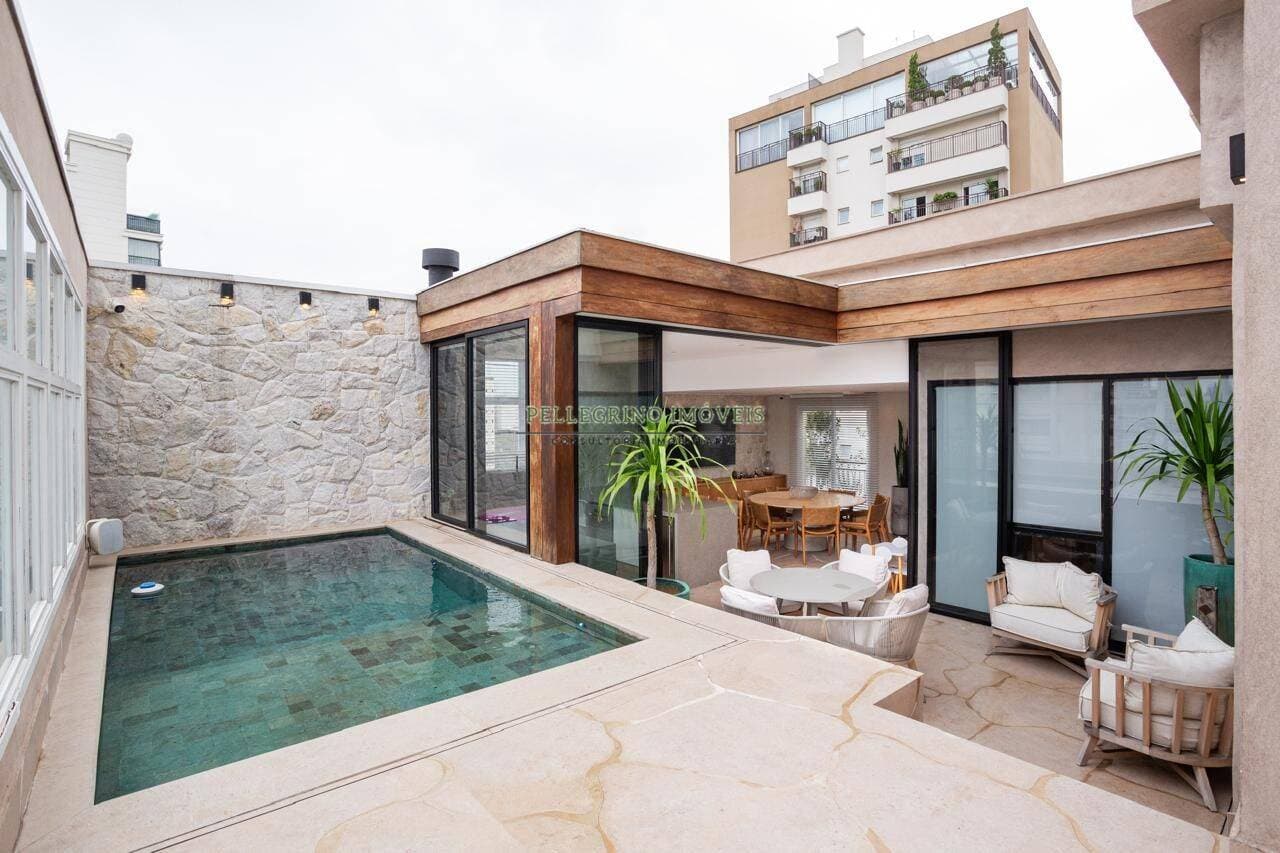 Maison Michelle Cobertura