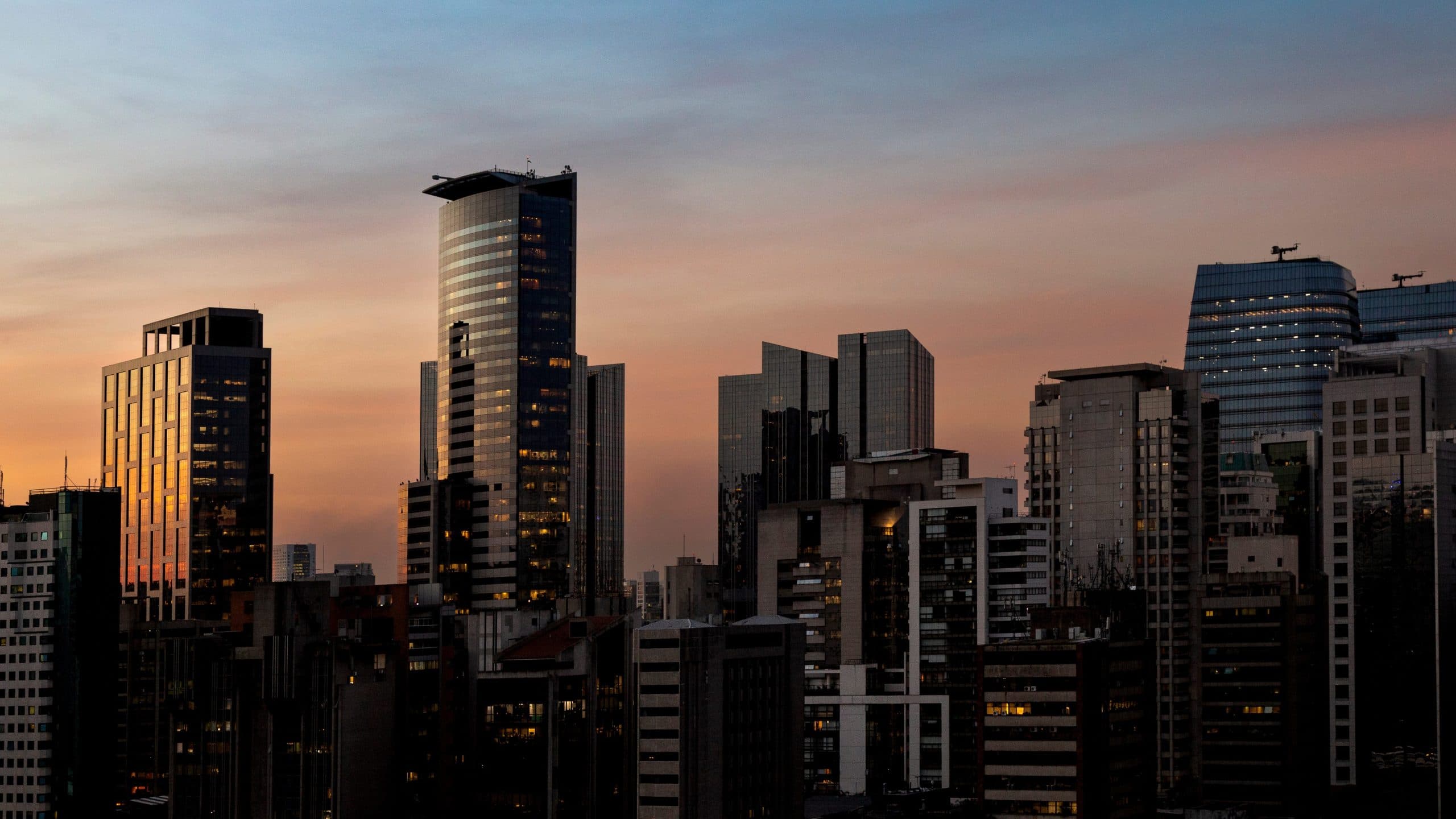Vista da Vila Olímpia - Polo Corporativo Moderno com Ponte Estaiada
