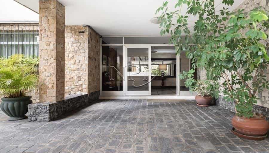 Condomínio Edifício Embassy Jose Maria Lisboa, 679 - foto de fundo